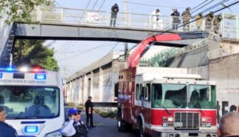 Hallan cuerpo colgado en puente de Metro Pantitlán
