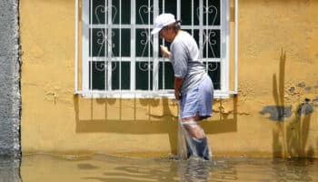 Habitantes de Chalco amagan con cerrar ruta del trolebús si autoridades no frenan inundaciones