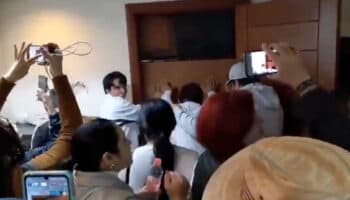 Irrumpen en oficinas del Gobernador de Sinaloa al grito de 'renuncia Rocha' y 'narcogobierno'