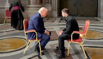 Trump abandona el Vaticano tras asistir al funeral del papa, donde se reunió con Zelenski