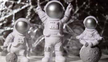 Silencio total: ¿Cómo escuchan los astronautas en el espacio si no hay sonido? #Niñonautas con Kirén Miret