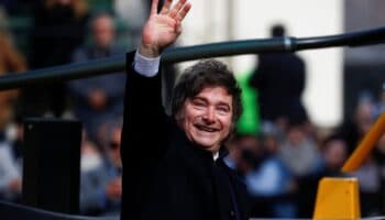 Justicia argentina imputa a Milei y seguidores por amenazas contra periodista