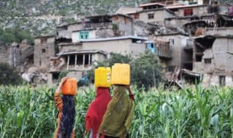 Cómo las normas talibanes convirtieron un terremoto en una trampa mortal para las mujeres