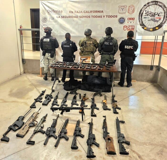 Decomisan 51 armas largas y cortas en Tijuana, Baja California