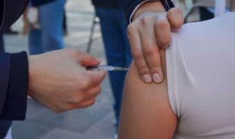 Edomex | Vuelven cubrebocas e intensifican vacunación contra sarampión