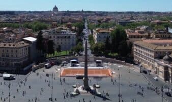 Convierten la Piazza del Popolo de Roma en un escenario para el tenis | Video