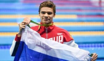 Natación | Rusos y bielorrusos competirán con su himno y bandera en eventos mundiales: World Aquatics