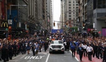 Manhattan se tiñe de naranja y azul para celebrar a los Knicks | Fotogalería