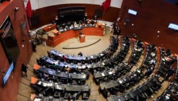 Senado prohíbe importar cigarros electrónicos y vapeadores