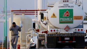 Trabajadores de Pemex aprueban revisión de contrato colectivo: Sindicato