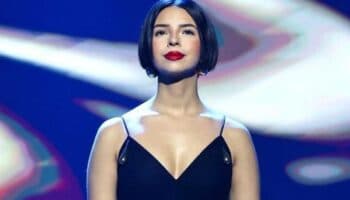 Hasta 4 años de cárcel por no entonar bien el Himno Nacional, propone diputada de Morena