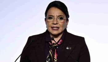 Presidenta de Honduras afirma que se gesta "un golpe" contra su gobierno