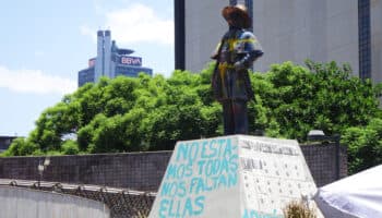 Acuchillan a joven en la Glorieta de Insurgentes cuando caminaba con su novio