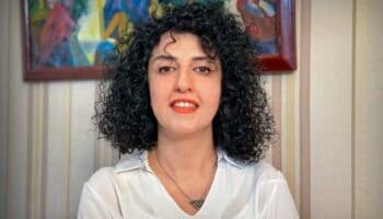 Detienen violentamente en Irán a Narges Mohammadi, Nobel de la Paz 2023