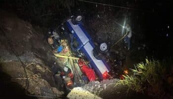 Fallecen 3 peregrinos en accidente de tránsito en Malinalco; hay 13 lesionados