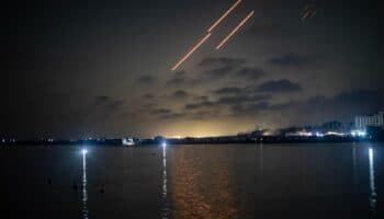 Defensas aéreas en Teherán son activadas para interceptar proyectiles israelíes