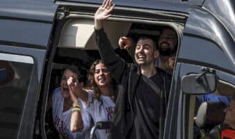 Hamás libera a los 20 rehenes israelíes vivos; se reencuentran con sus familias