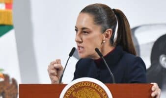 Sheinbaum respalda a gobernadores tras inundaciones; critica 'ruin' búsqueda de culpables