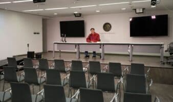 Dejan solo a Noroña; truena contra medios y Grecia Quiroz frente a sillas vacías