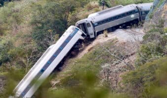 Víctimas del Tren Interoceánico denunciarán ante la FGR por descarrilamiento