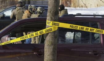 ¿Podría ser condenado el agente de ICE que mató a una mujer en Mineápolis? Experto explica