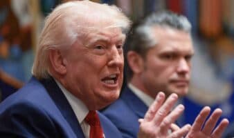 Trump felicita al COI por "prohibir la participación de hombres en los deportes femeninos"