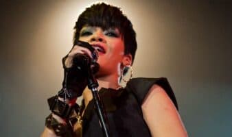 Identifican a la mujer arrestada tras tiroteo contra la casa de Rihanna