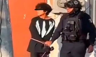 Video muestra que menor atacó directamente a las maestras; Fiscalía de Michoacán busca su celular