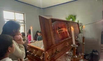 EE. UU. entrega cuerpo de Royer, migrante muerto bajo custodia de ICE y sin documentos que comprueben suicidio