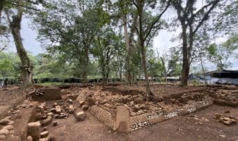 Descubren escultura y estructura prehispánica con características únicas en Veracruz