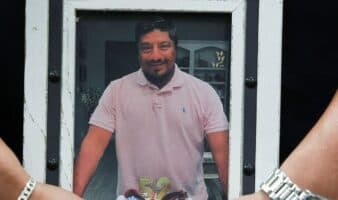 La familia del mexicano baleado por ICE sigue sin recibir el cuerpo