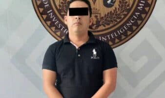 Agente de la FGR es detenido por presunta extorsión a comerciantes en Chiapas
