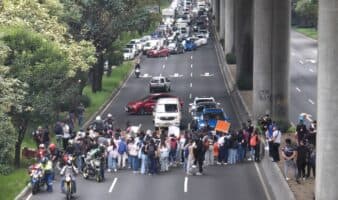 Estudiantes de la UPN cierran Periférico y causan caos en la zona sur de CDMX