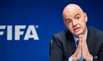 Infantino se disculpa 'sin respuestas satisfactorias', según miembros del Consejo